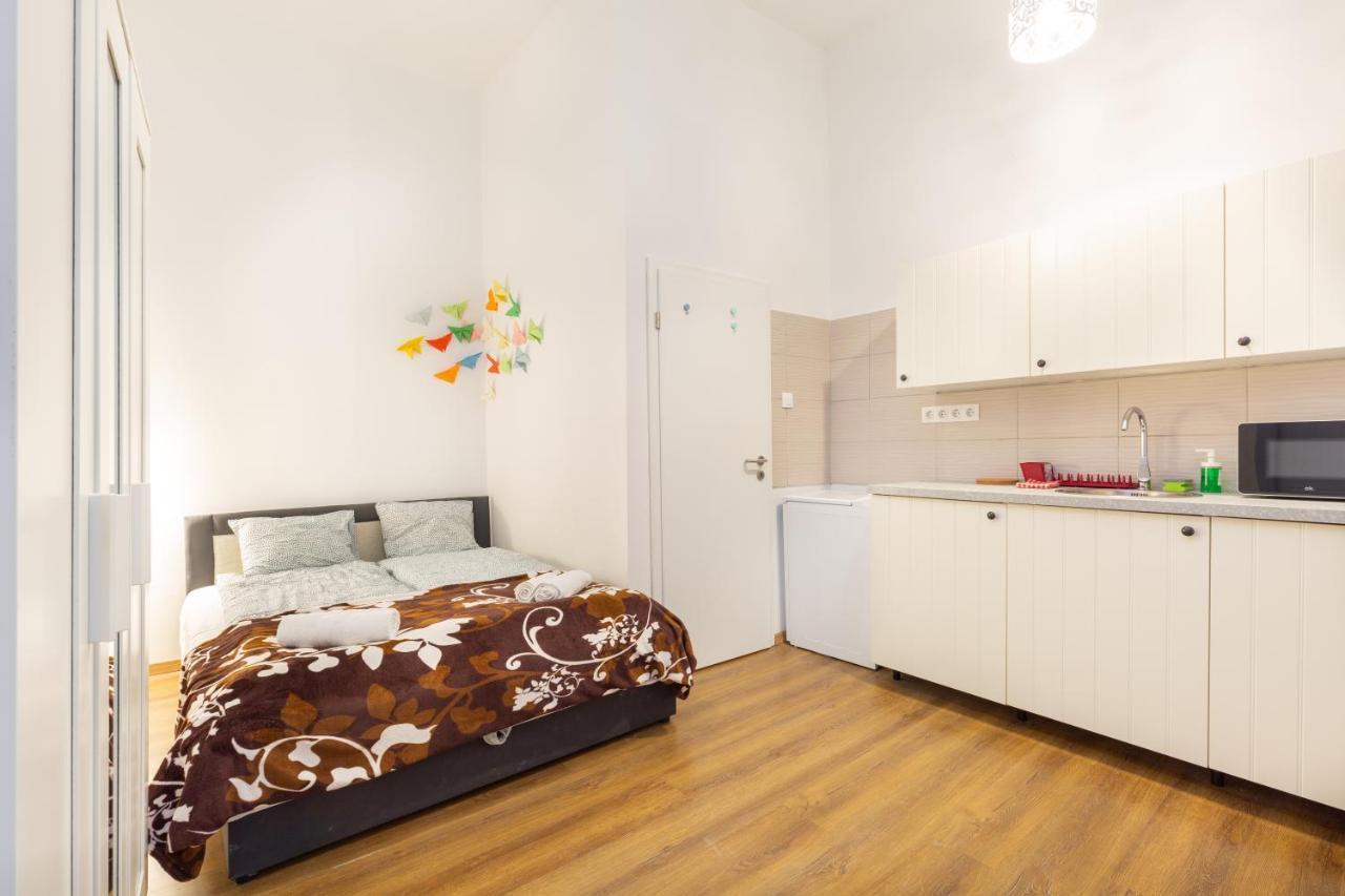 Nepszinhaz 16 Tiny Studios Budapest Luaran gambar