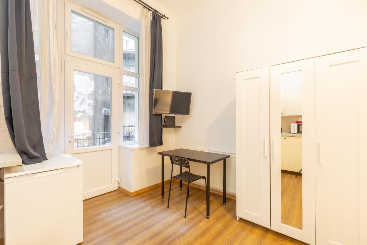 Nepszinhaz 16 Tiny Studios Budapest Luaran gambar