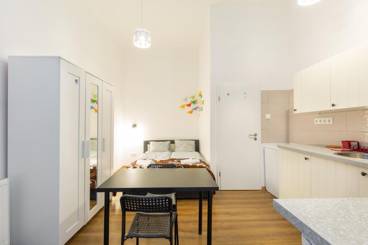 Nepszinhaz 16 Tiny Studios Budapest Luaran gambar